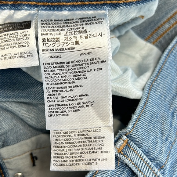 Levi’s brand denim men’s 550 jeans. Size 42 x 30.  Great condition - Picture 7 of 9